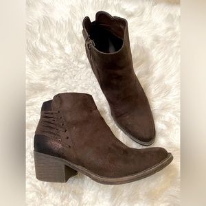 VOLATILE⚡️brown suede bootie with gold shimmer on back✨🤎